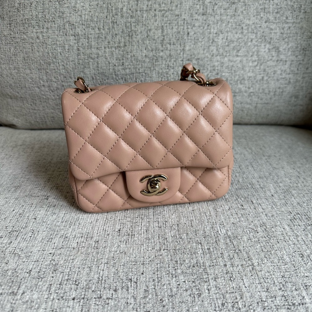 BEAUTIFUL Chanel 21a beige classic mini square - Picture 2 of 13
